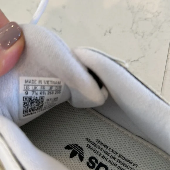 Adidas (WMNS) Astir 'White Black' - Picture 9 of 9